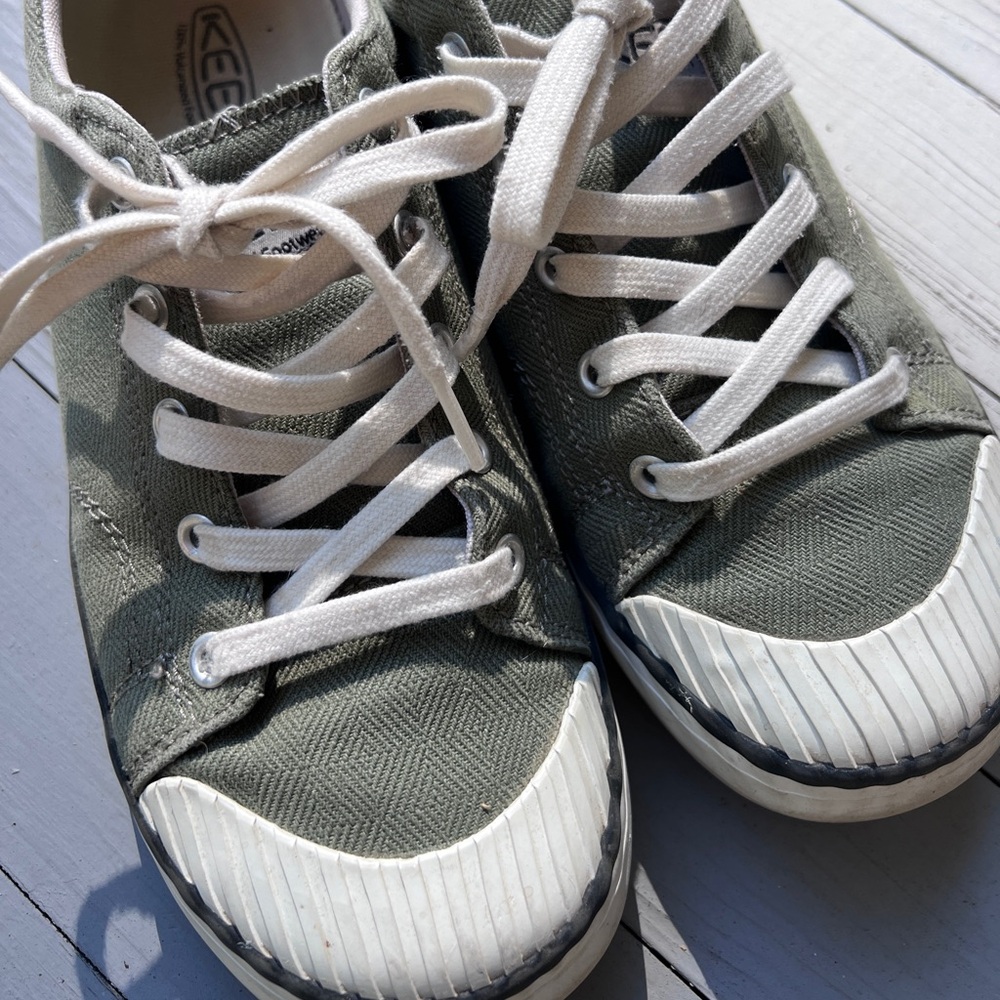 Keen lifestyle sneakers 8.5
